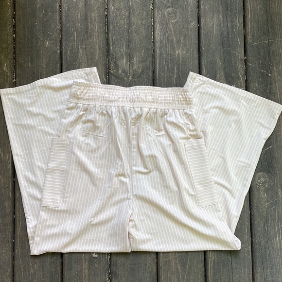 Doe & Rae Relaxed Lightweight Pants - Picture 5 of 5